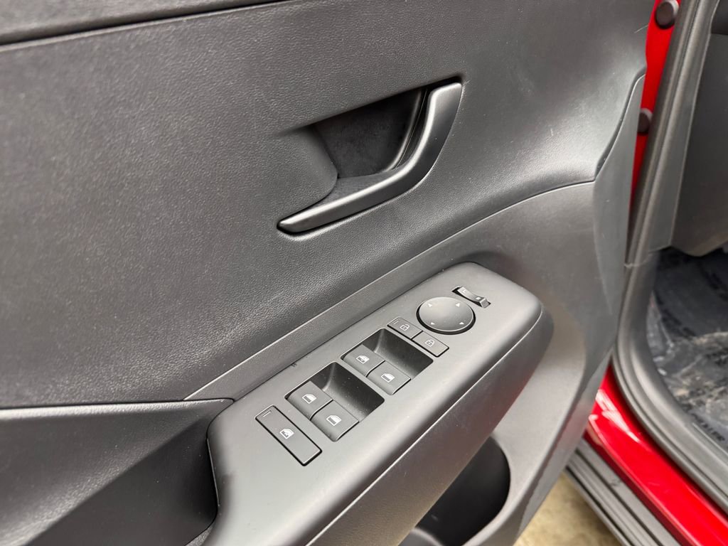 Used 2025 Hyundai Kona SEL AWD/4WD image 10