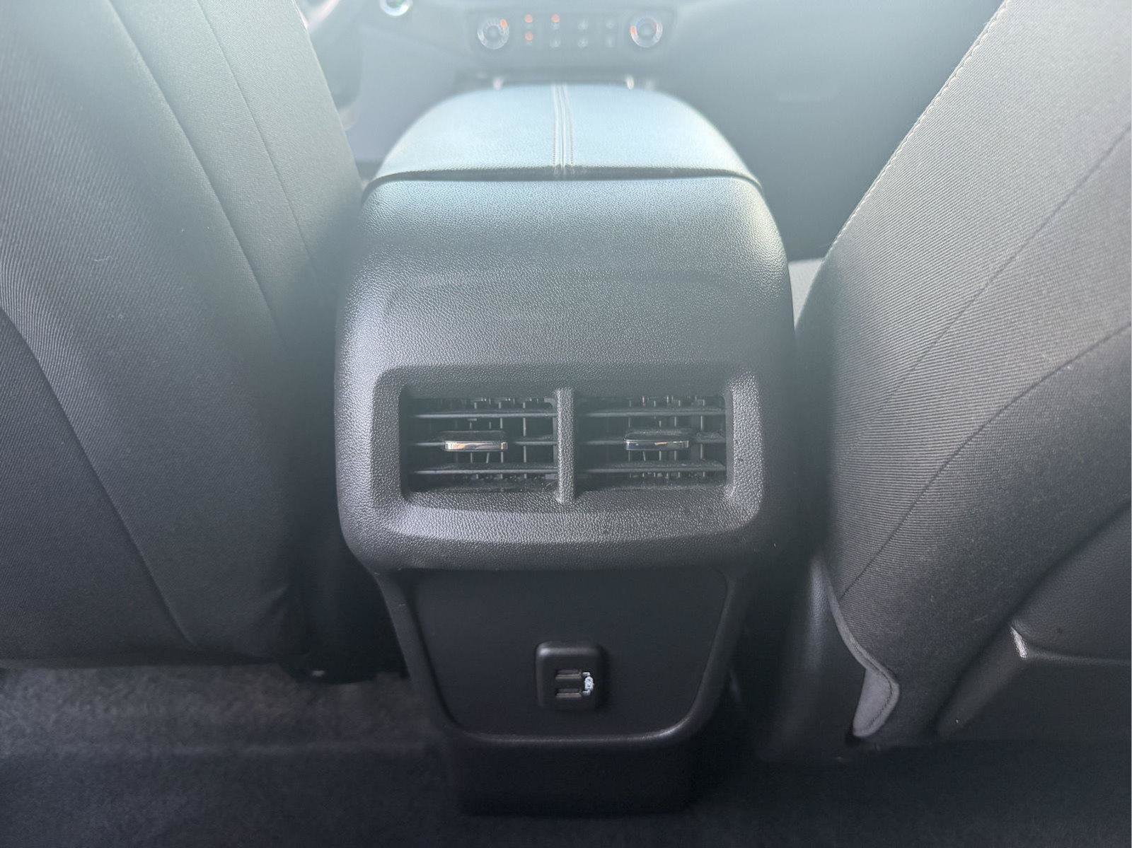 Used 2024 GMC Terrain SLE AWD/4WD image 15