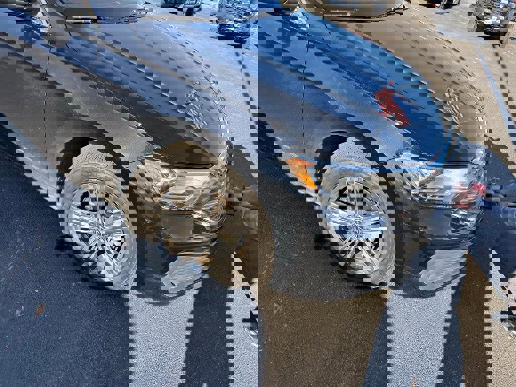 Used 2024 Volkswagen Jetta SE image 9