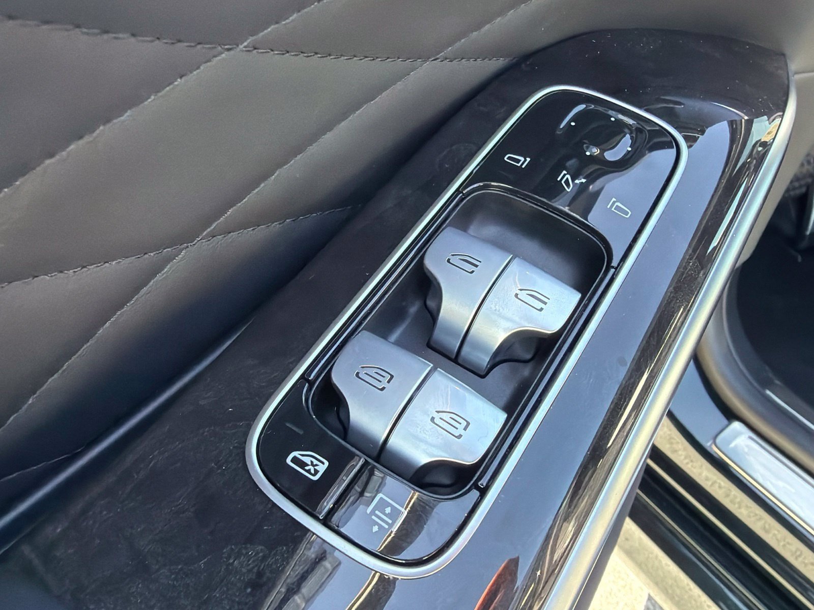 New 2027 Mercedes-Benz S 580 4MATIC Sedan image 17