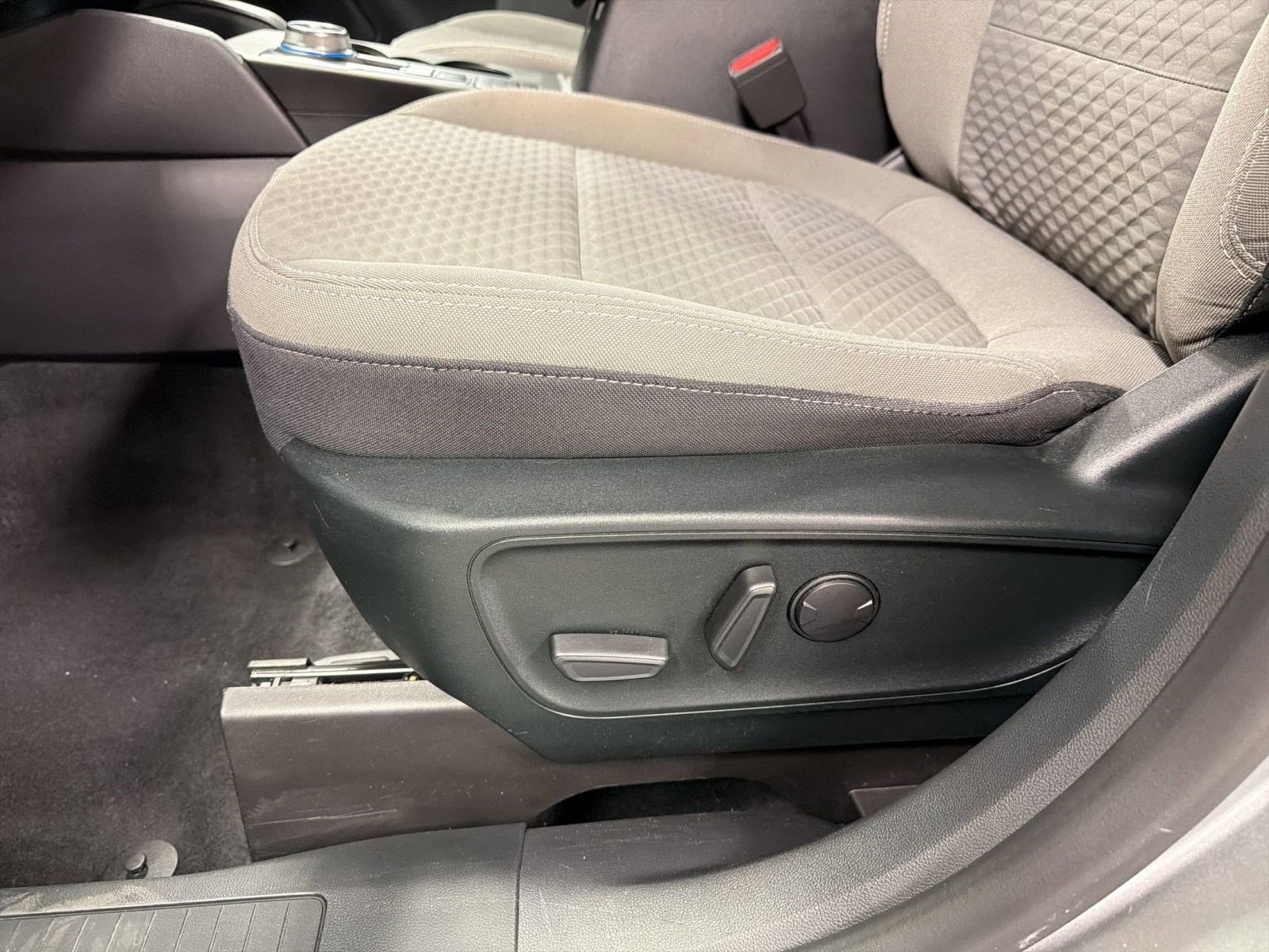 Used 2022 Ford Escape SE w/ Convenience Package FWD image 14