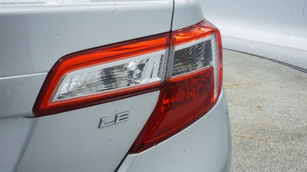 Used 2013 Toyota Camry LE image 17