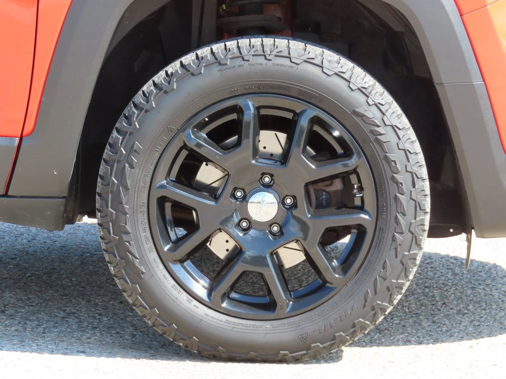 Used 2019 Jeep Renegade Latitude AWD/4WD image 8