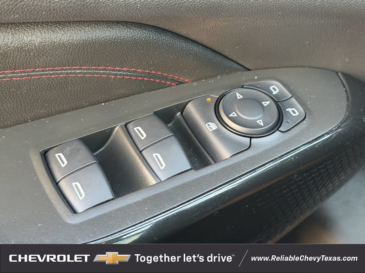 Used 2025 Chevrolet Trax RS w/ Sunroof Package FWD image 26