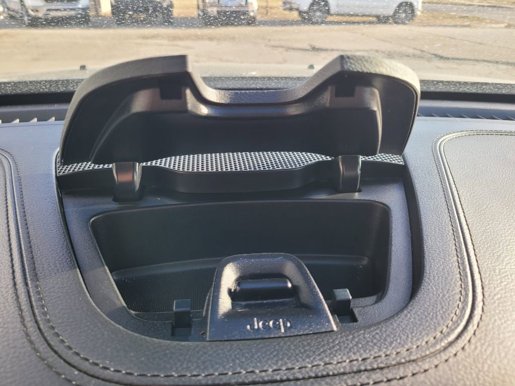 Used 2020 Jeep Cherokee Limited AWD/4WD image 30