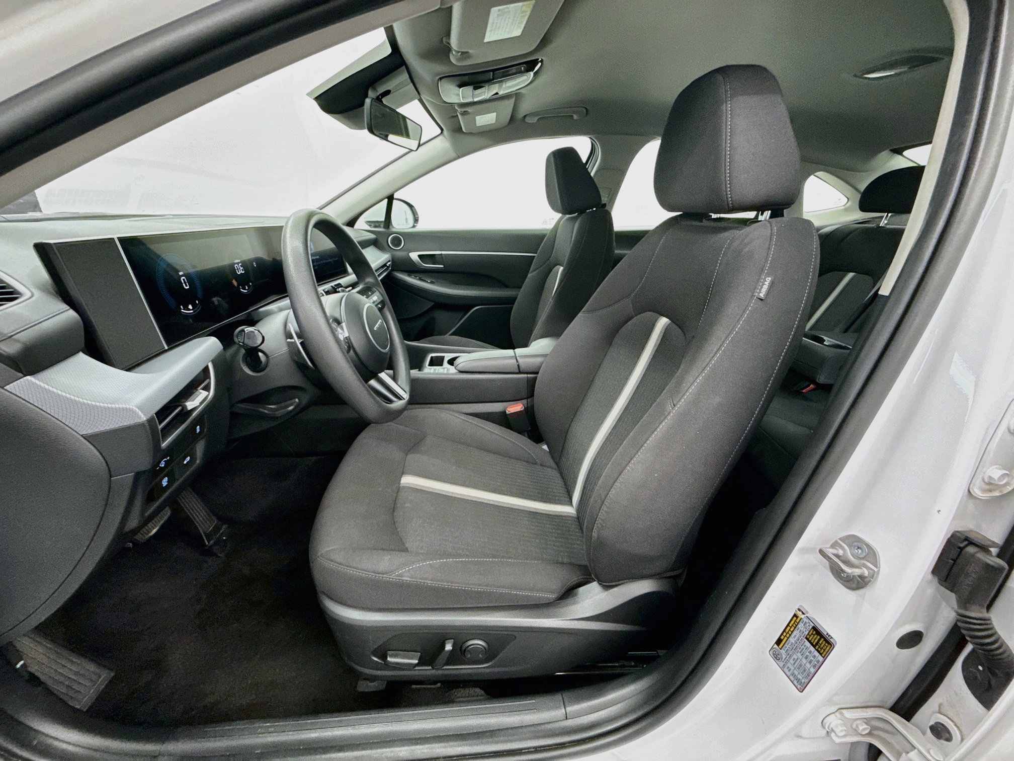 Used 2025 Hyundai Sonata SEL FWD image 13