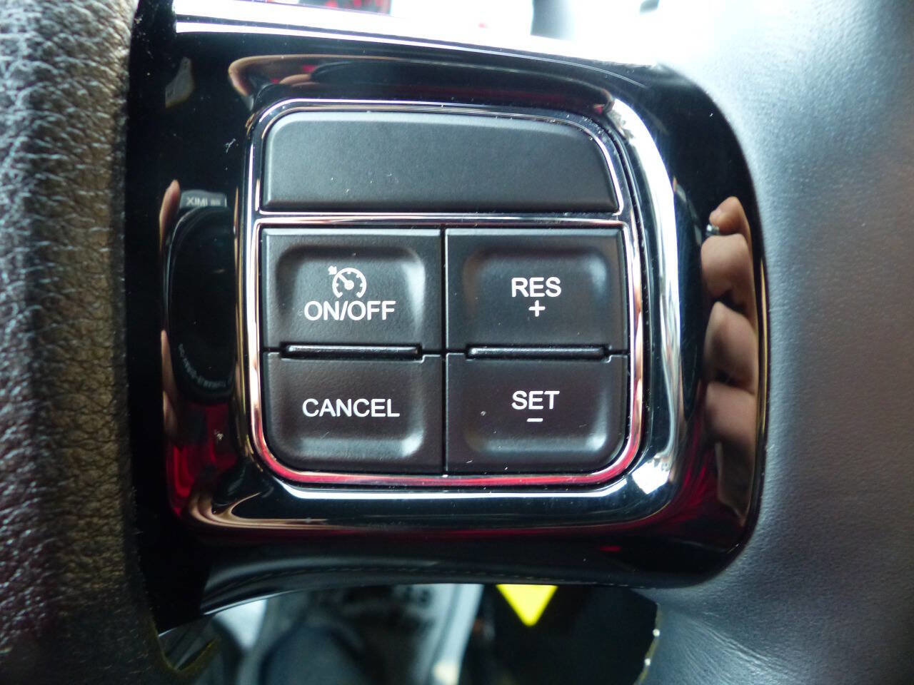 Used 2017 Dodge Grand Caravan SXT w/ Driver Convenience Group image 23