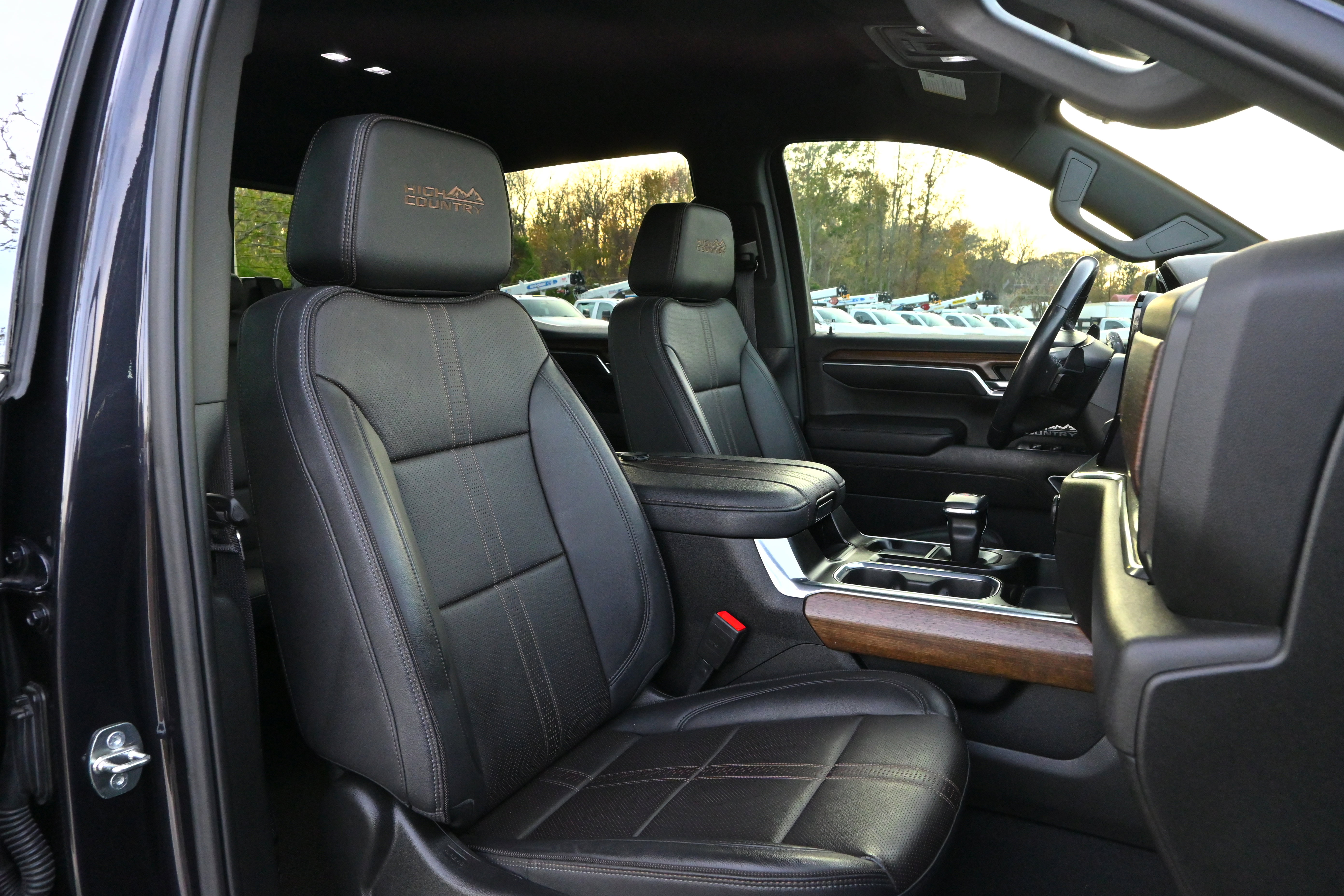 Used 2023 Chevrolet Silverado 1500 High Country w/ Technology Package image 9