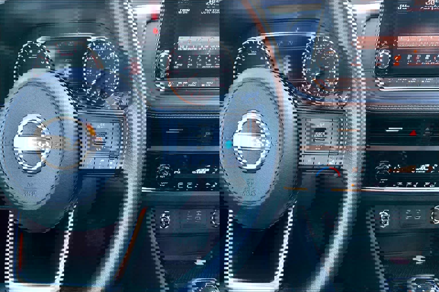 Used 2023 Nissan Rogue SV image 24