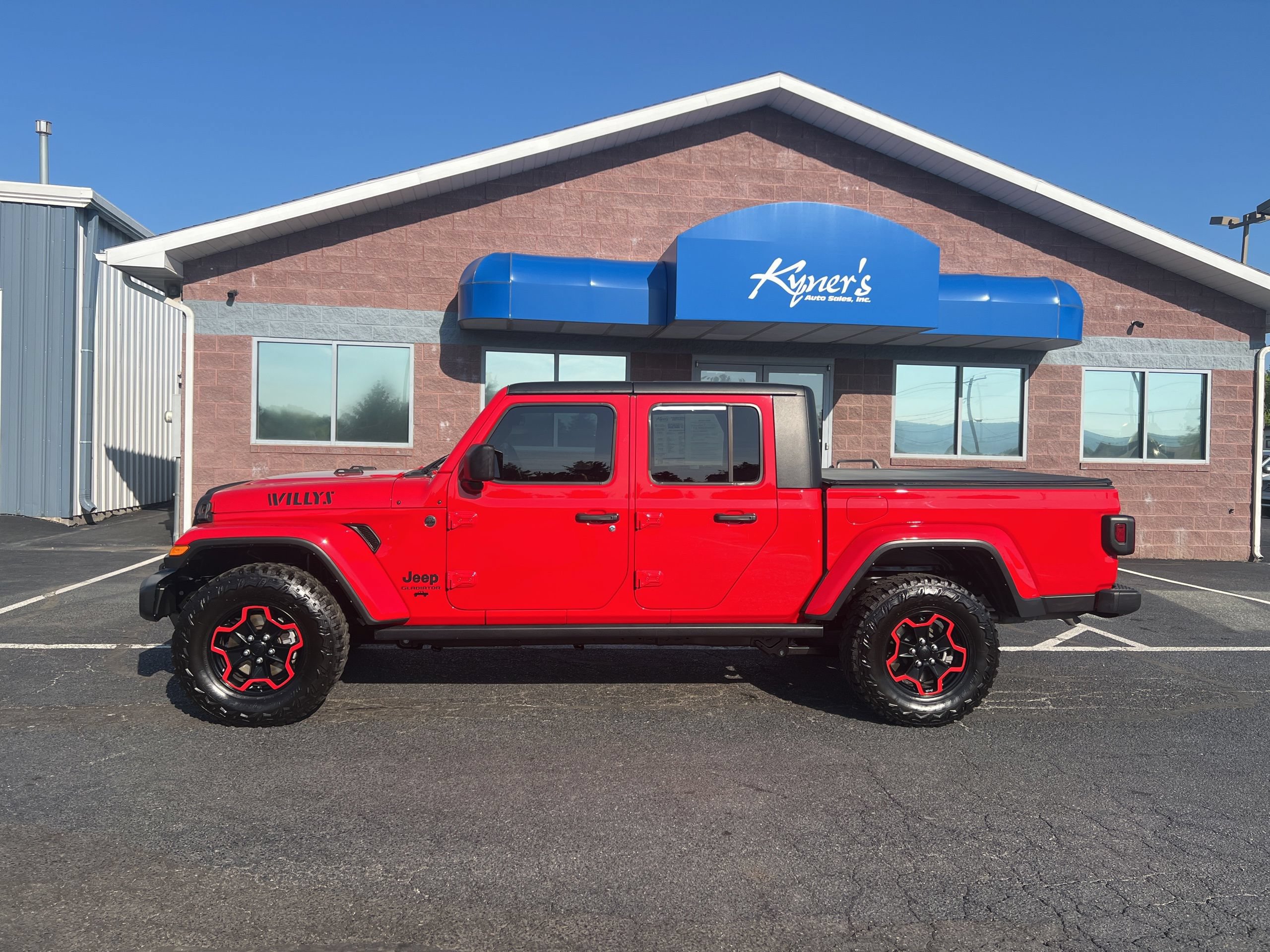 Used 2022 Jeep Gladiator Sport AWD/4WD image 3