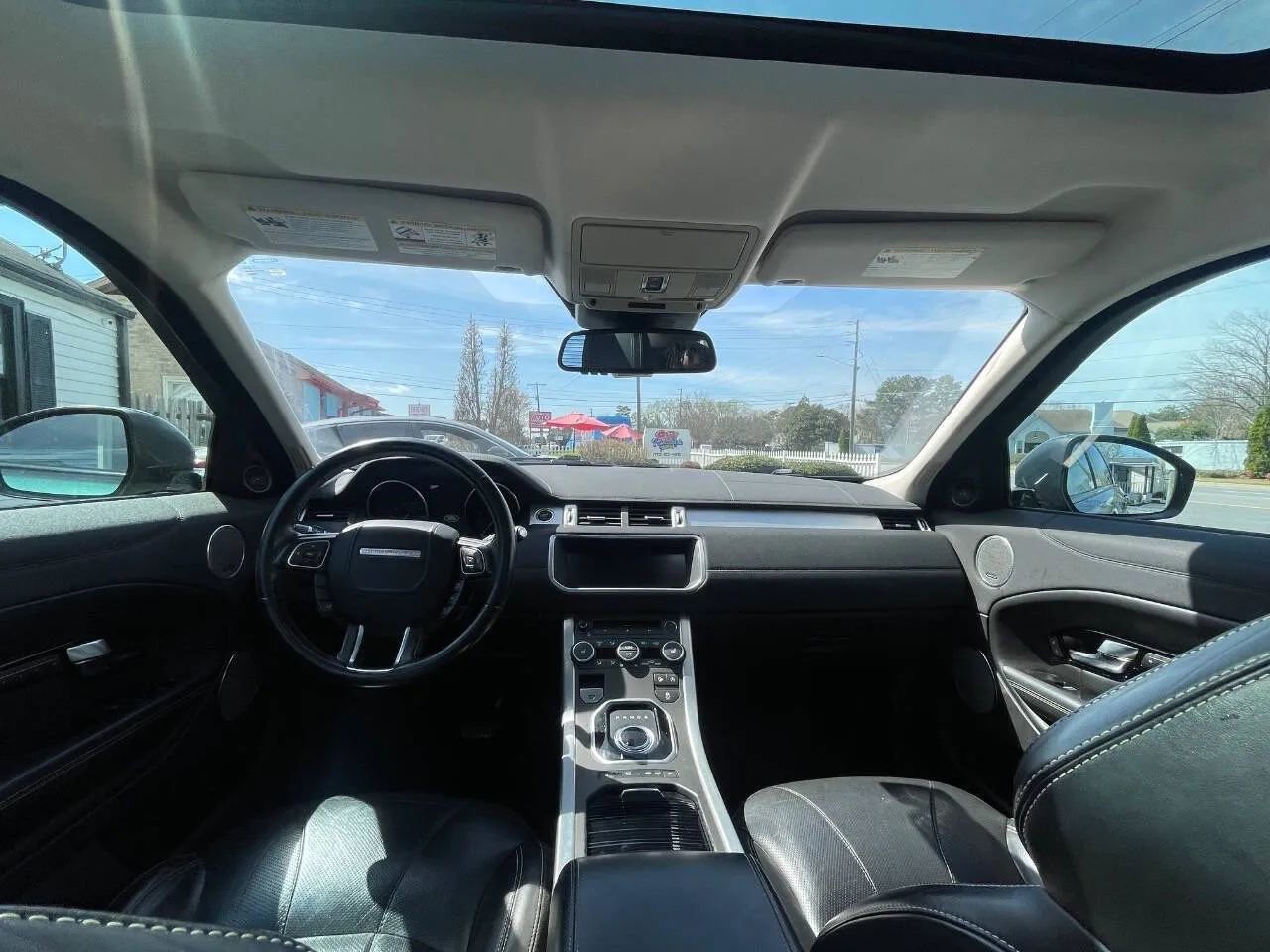 Used 2017 Land Rover Range Rover Evoque HSE image 27