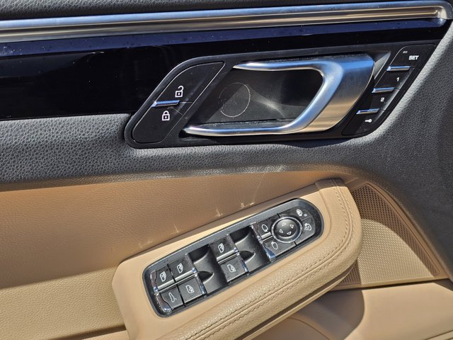 Used 2021 Porsche Macan AWD/4WD image 32