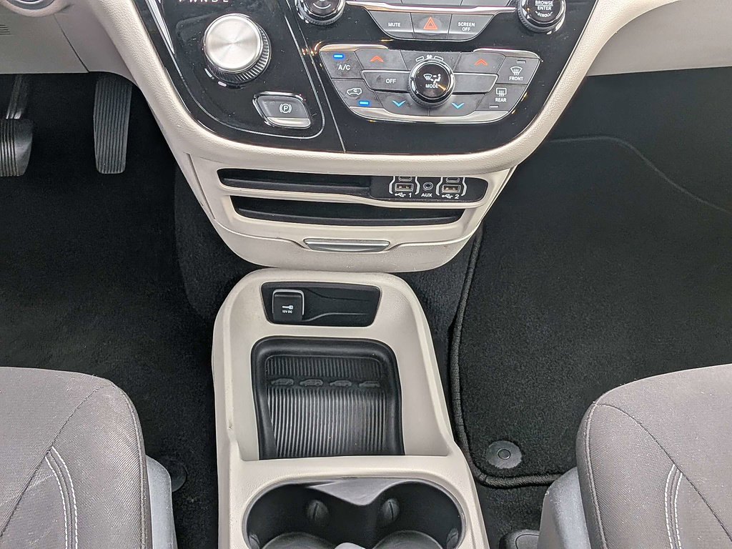 Certified 2022 Chrysler Voyager LX FWD image 19
