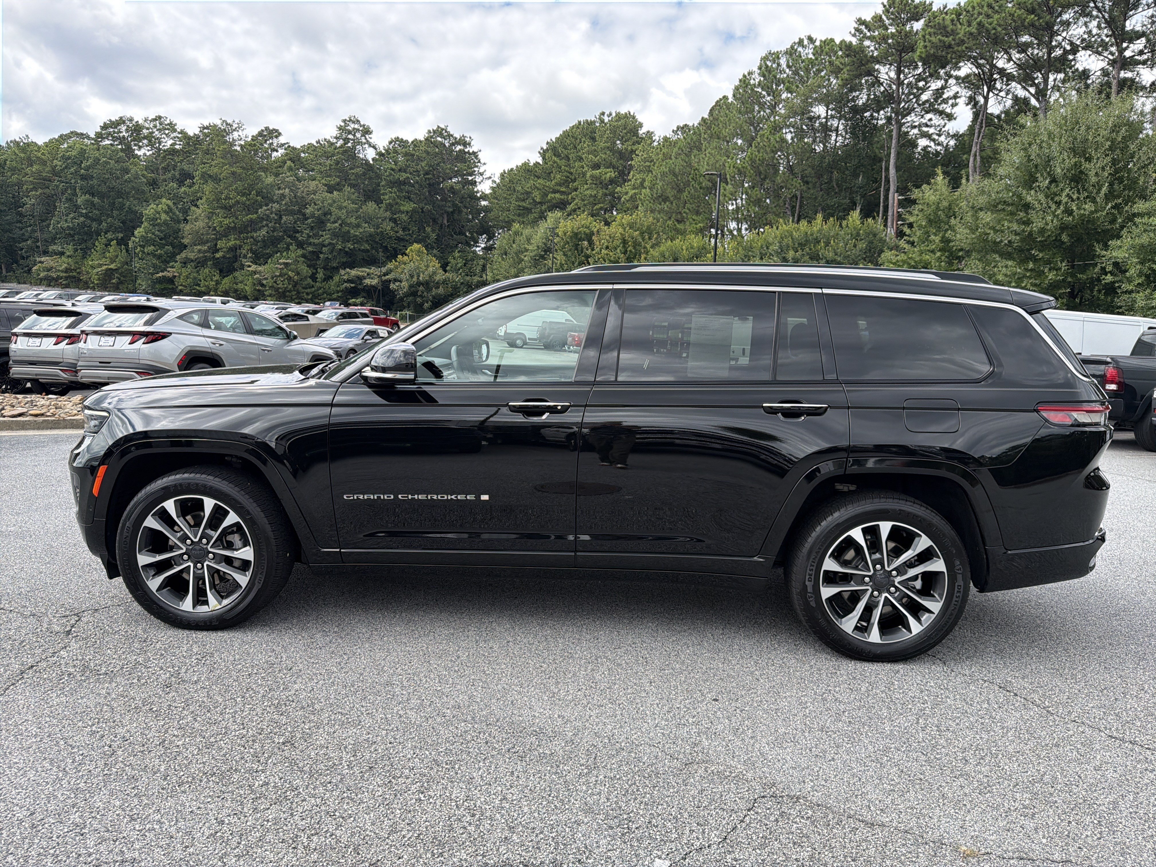 Used 2022 Jeep Grand Cherokee L Overland w/ Luxury Tech Group IV AWD/4WD image 4