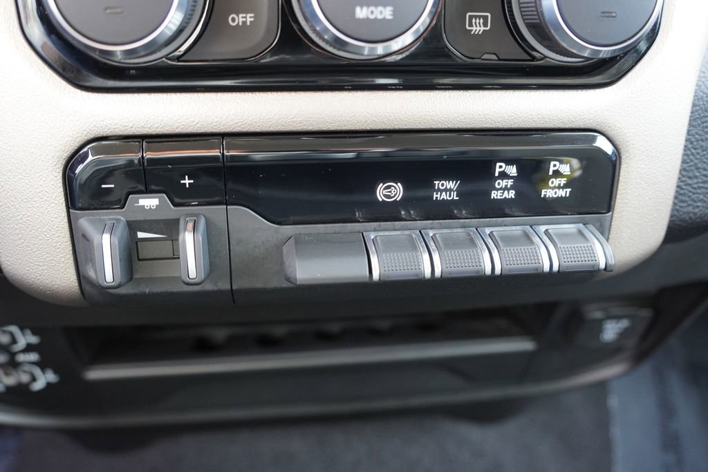 Used 2024 RAM 2500 Laramie w/ Safety Group image 28