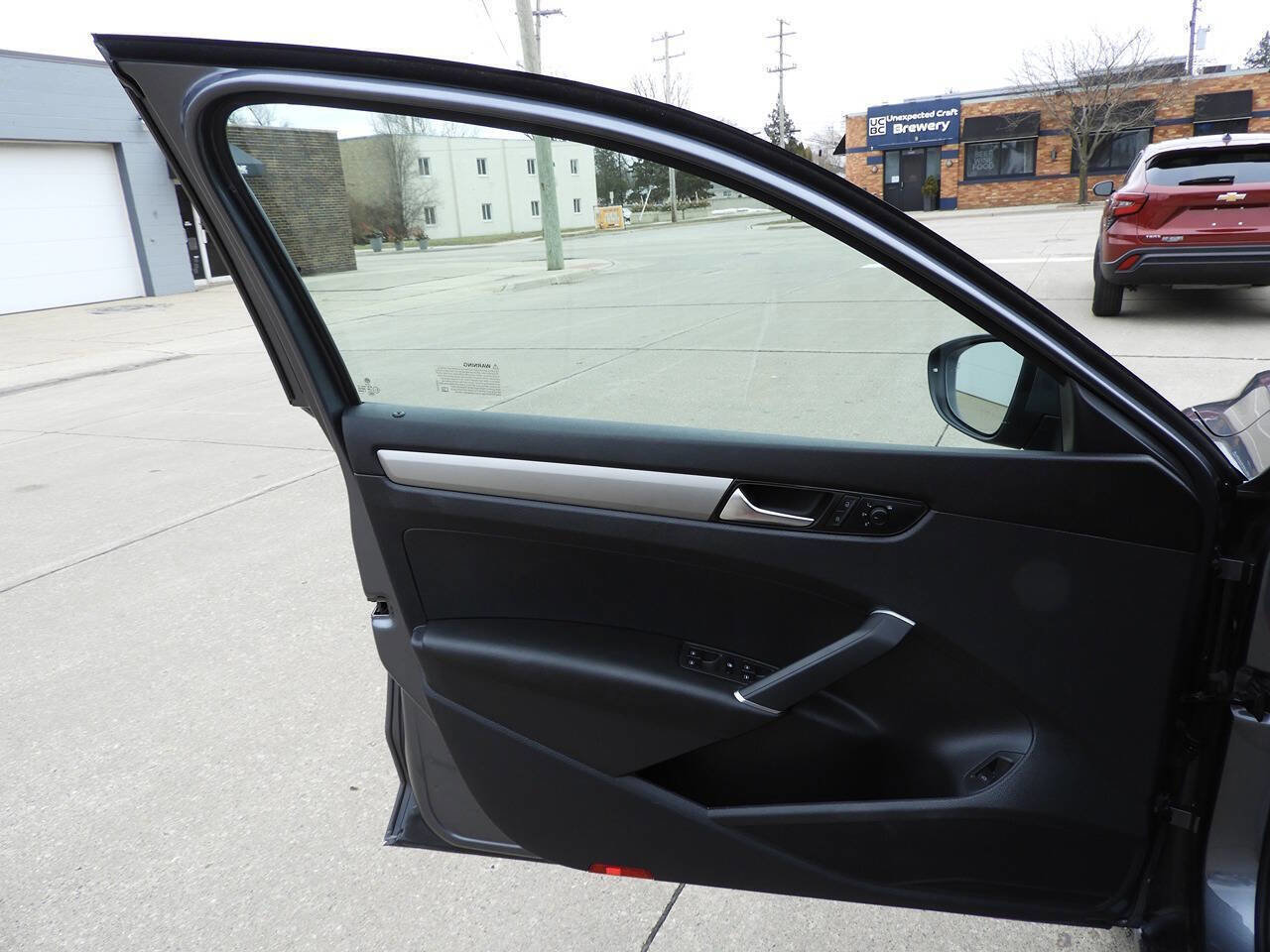 Used 2021 Volkswagen Passat 2.0T S w/ Luggage Net & Mats Package image 22