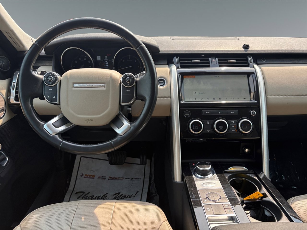 Used 2017 Land Rover Discovery HSE image 10