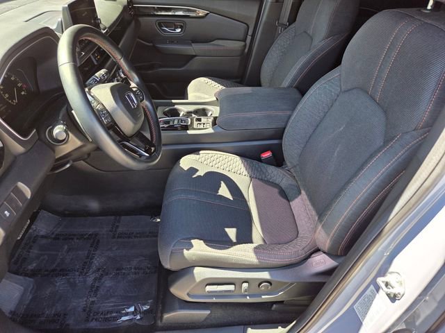 Used 2025 Honda Pilot Sport image 10