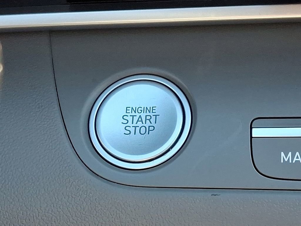 Used 2023 Hyundai Elantra SEL w/ Convenience Package image 25