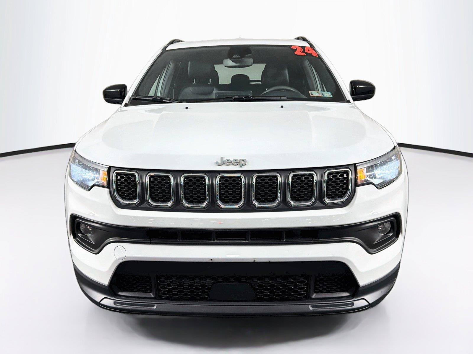 Used 2024 Jeep Compass Latitude AWD/4WD image 6