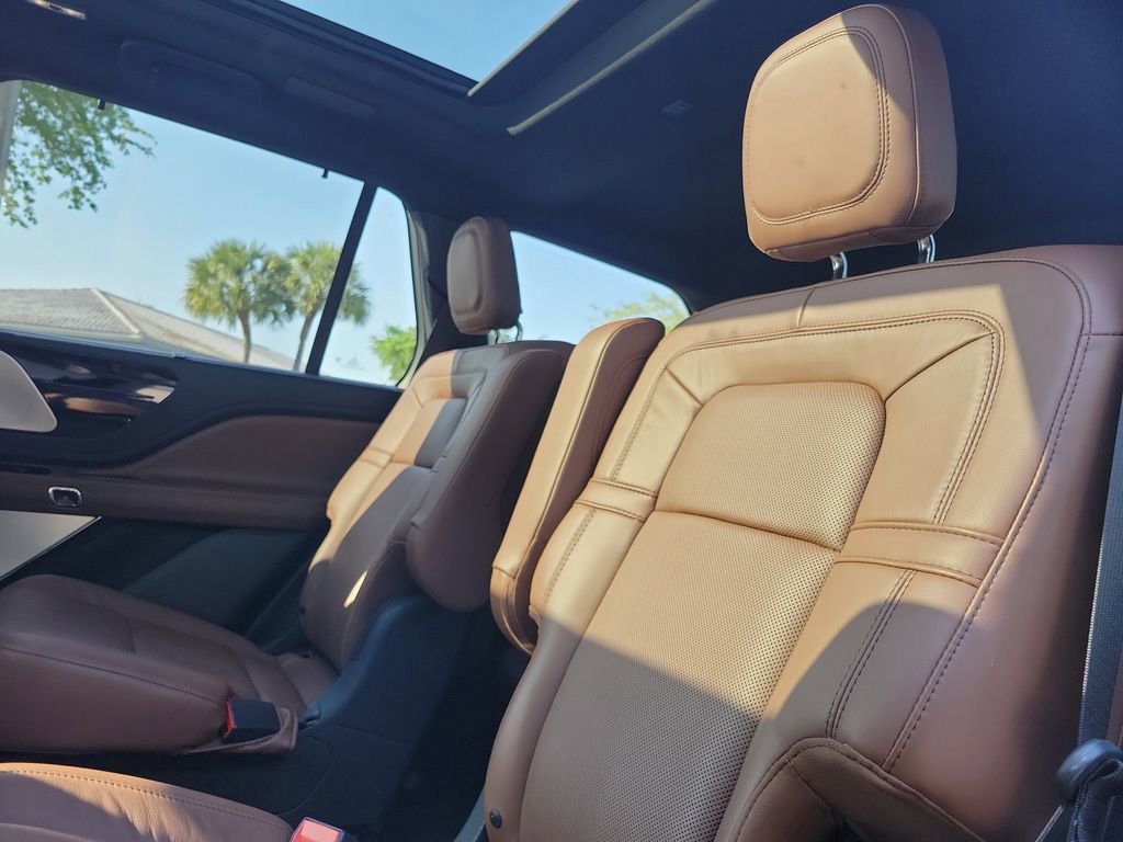 Certified 2022 Lincoln Aviator Reserve w/ Equipment Group 201A image 14
