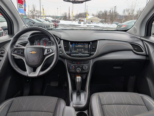 Used 2022 Chevrolet Trax LT w/ LT Convenience Package image 11