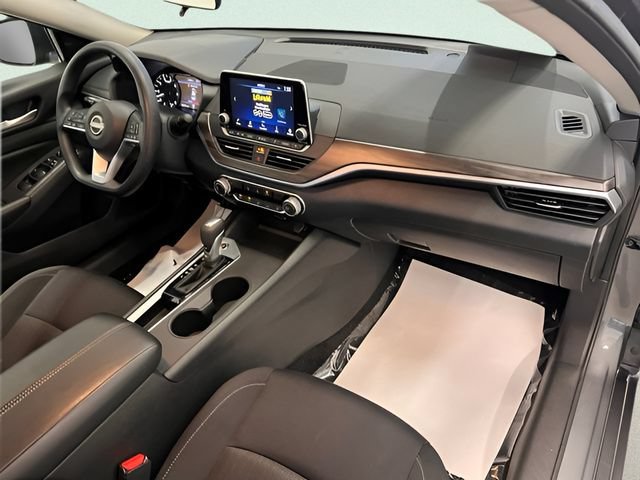 Used 2025 Nissan Altima 2.5 SV FWD image 9