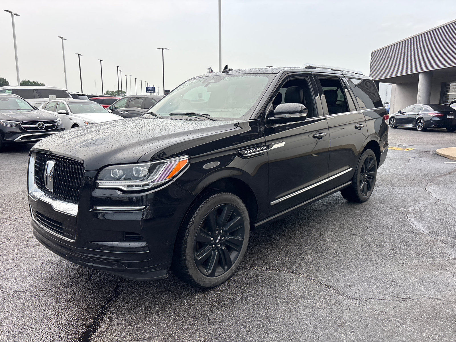 Certified 2023 Lincoln Navigator Reserve AWD/4WD image 3