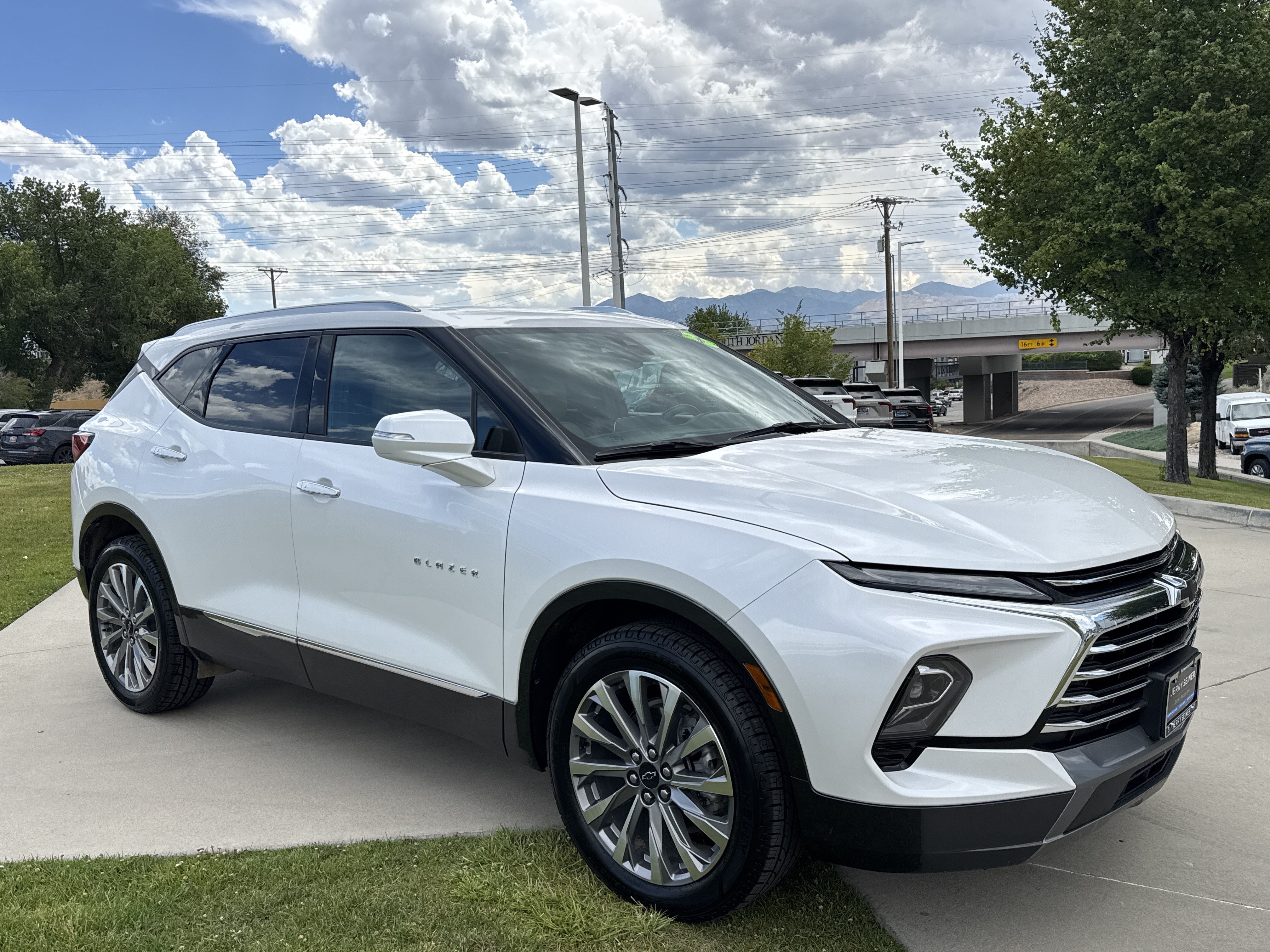 Used 2023 Chevrolet Blazer Premier w/ Enhanced Convenience Package AWD/4WD image 7