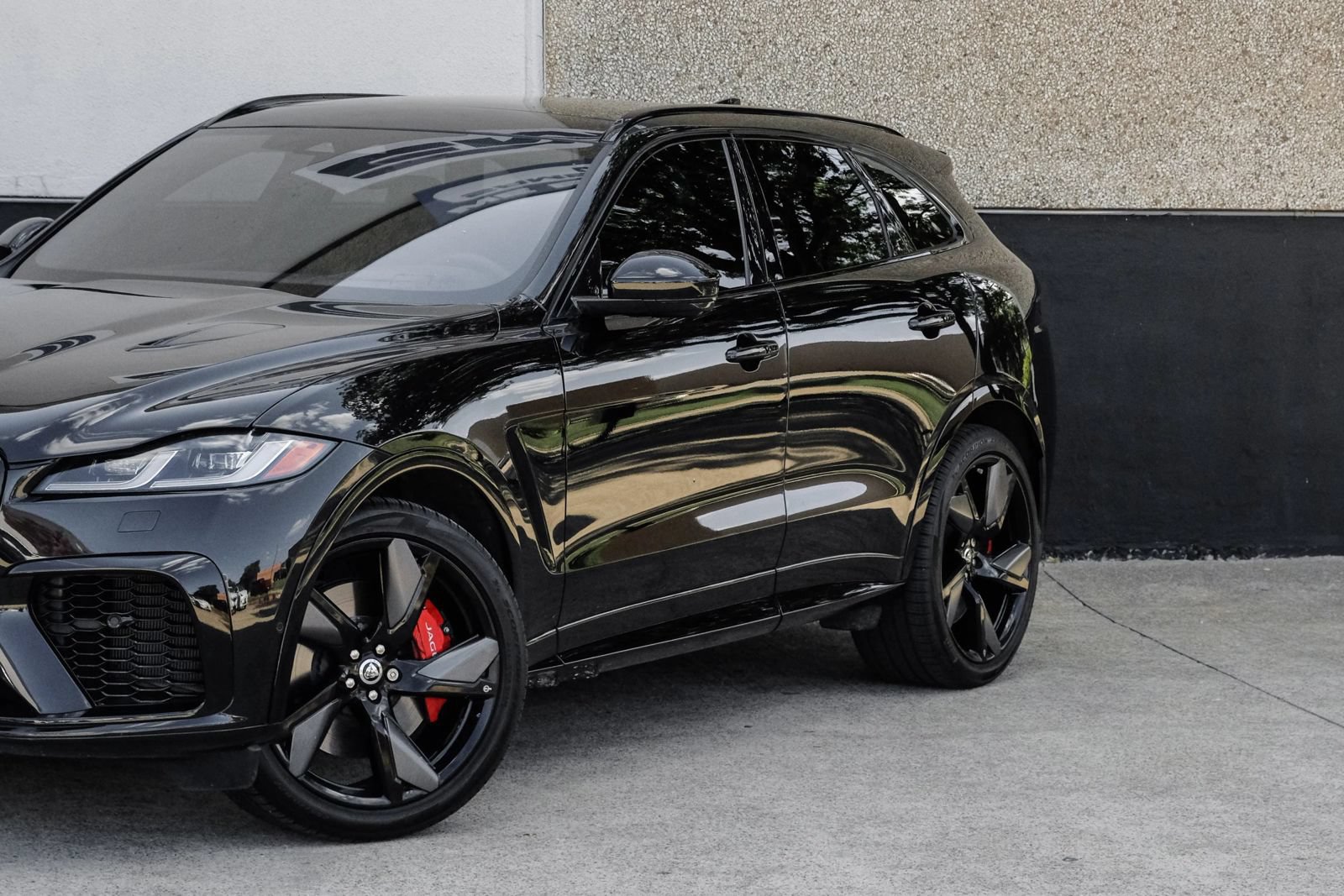 Used 2025 Jaguar F-PACE SVR AWD/4WD image 6