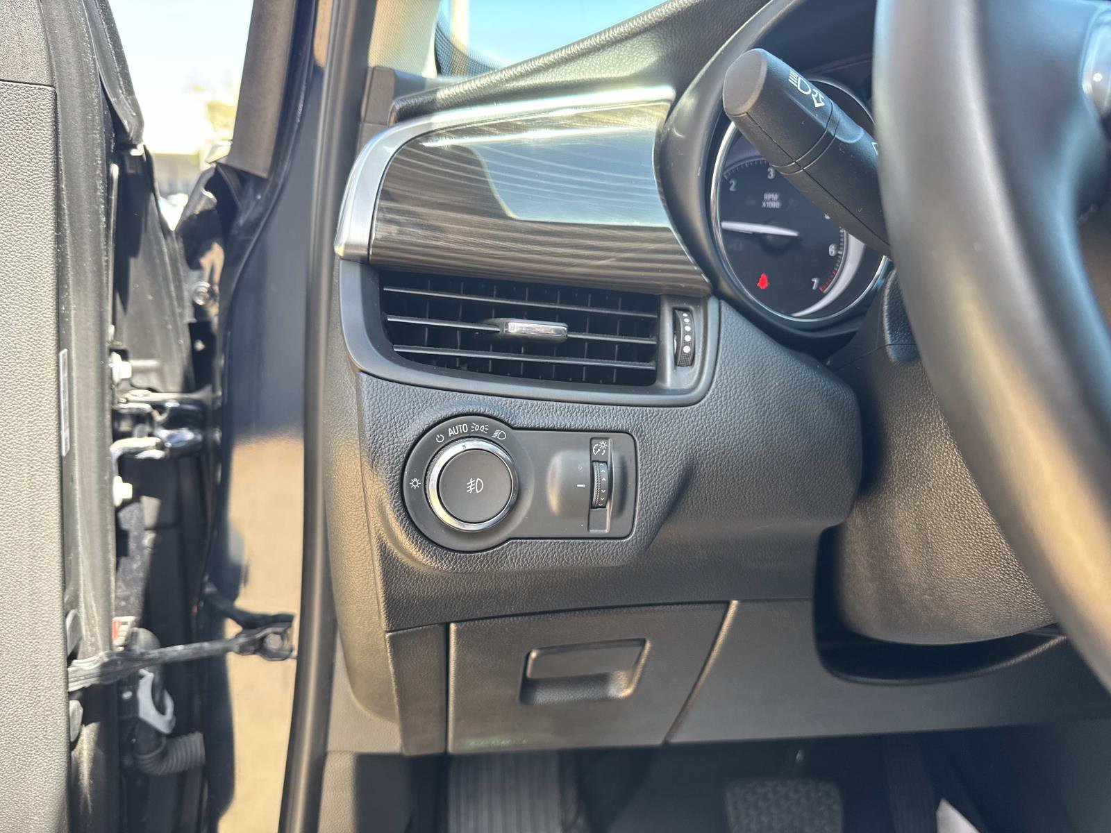 Used 2020 Buick Envision Preferred image 32