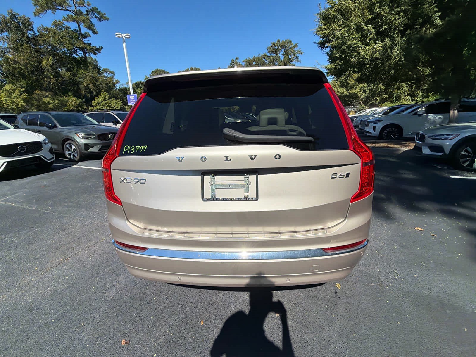 Used 2024 Volvo XC90 B6 Core w/ Protection Package Premier AWD/4WD image 13