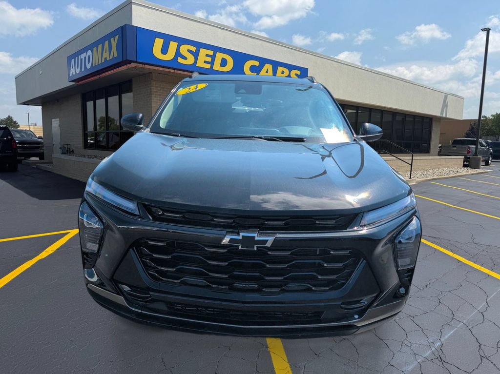 Used 2024 Chevrolet Trax ACTIV w/ Sunroof Package FWD image 3
