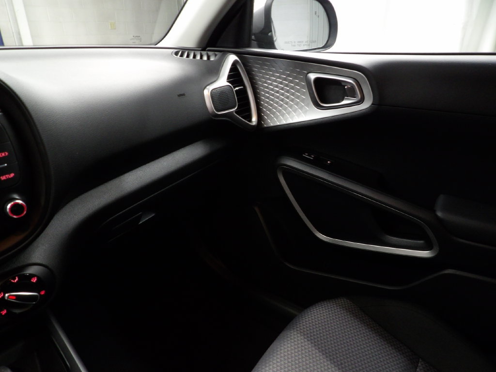 Used 2022 Kia Soul LX w/ Technology Package FWD image 19
