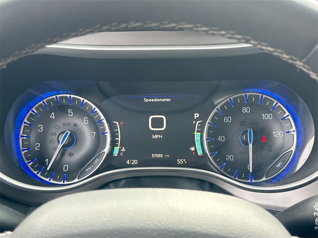 Used 2022 Chrysler Pacifica Touring-L image 12