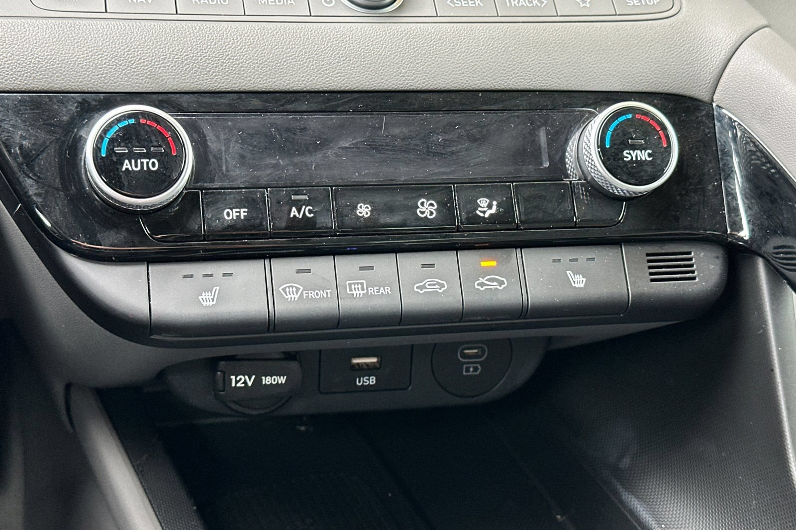Used 2024 Hyundai Elantra SEL w/ Convenience Package FWD image 20