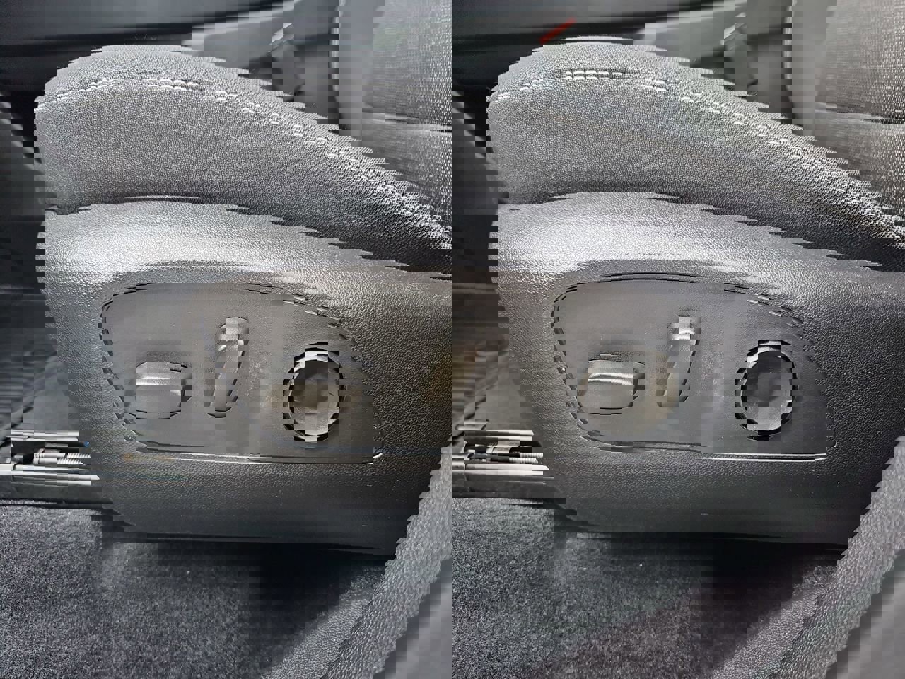 Certified 2025 Chevrolet Traverse LT w/ Sun and Wheel Package image 35