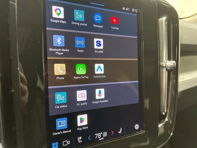 Used 2025 Volvo XC40 B5 Plus image 19