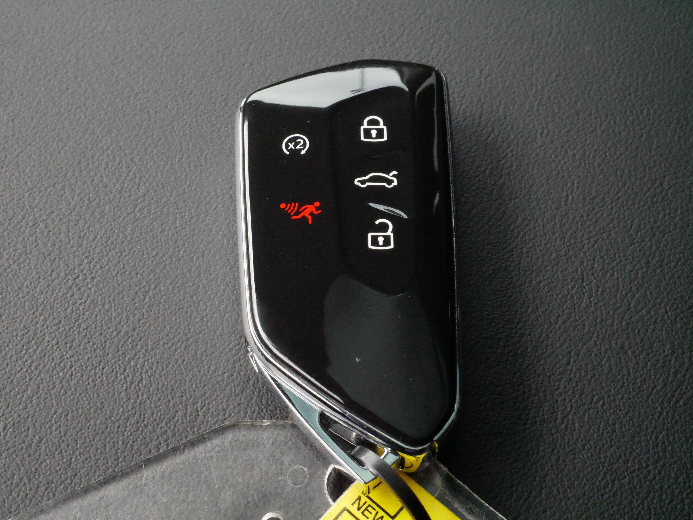 Certified 2025 Volkswagen Atlas SEL Premium R-Line image 32