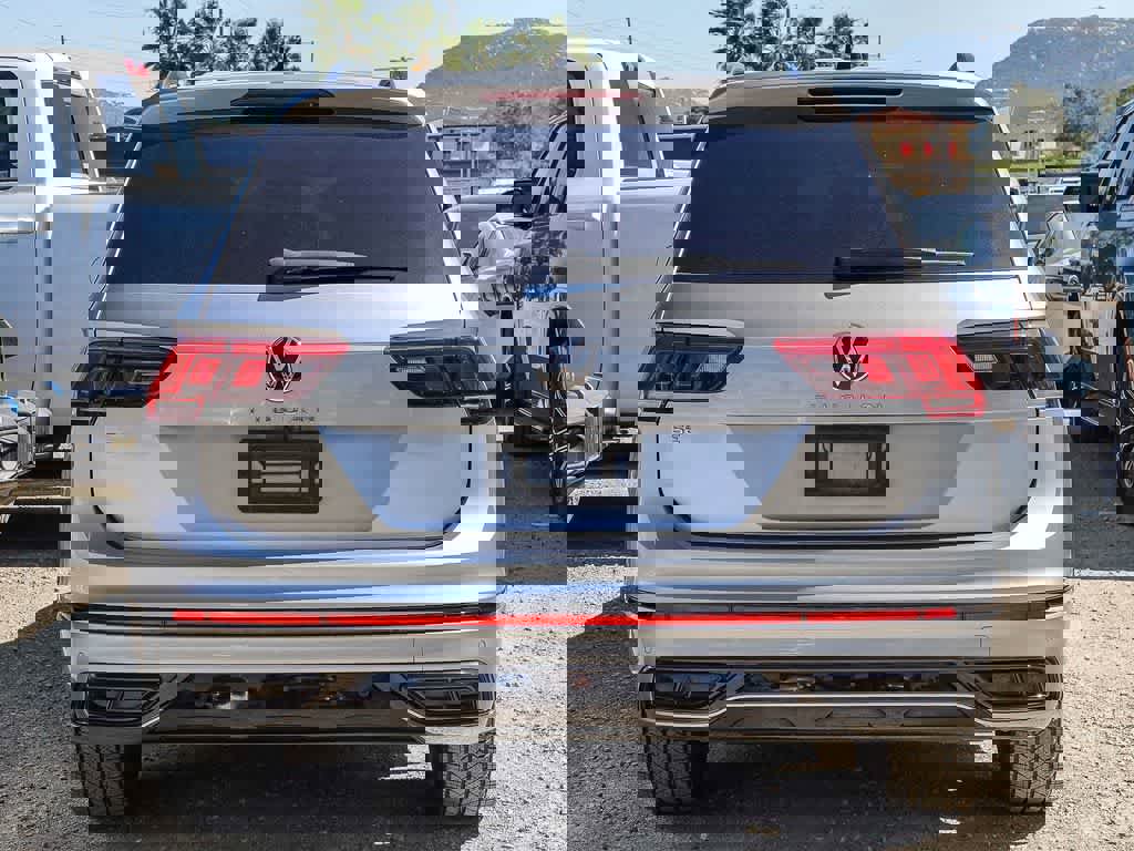 Used 2022 Volkswagen Tiguan SE R-Line image 11