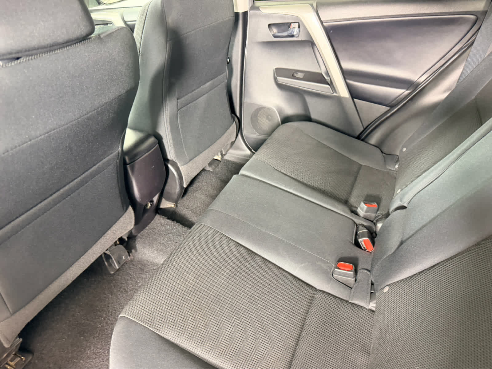 Used 2018 Toyota RAV4 XLE FWD image 16