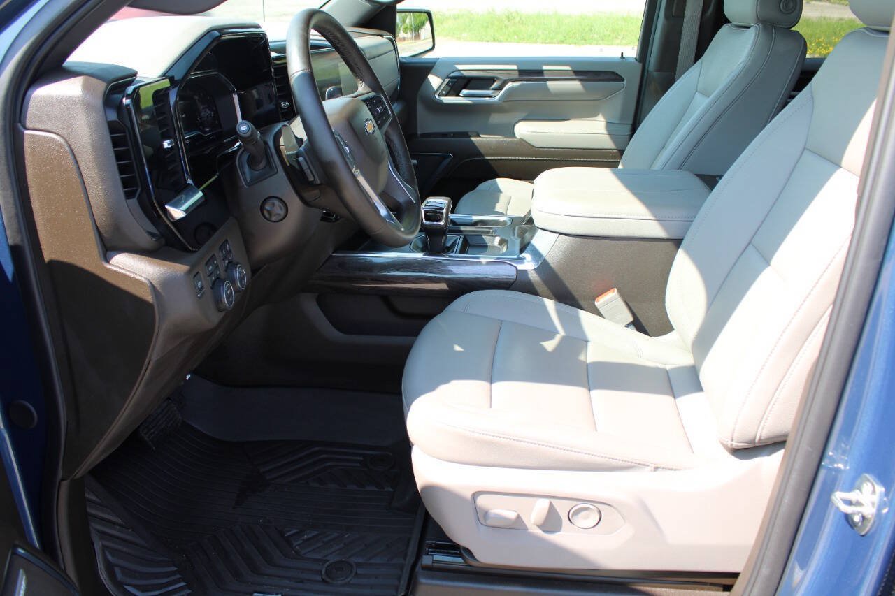 Used 2024 Chevrolet Silverado 1500 LTZ AWD/4WD image 12