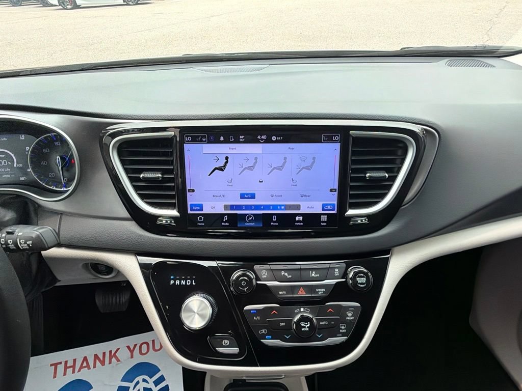 Used 2023 Chrysler Pacifica Touring-L FWD image 18
