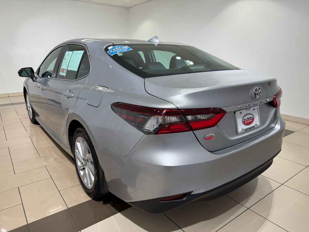 Used 2022 Toyota Camry LE image 3