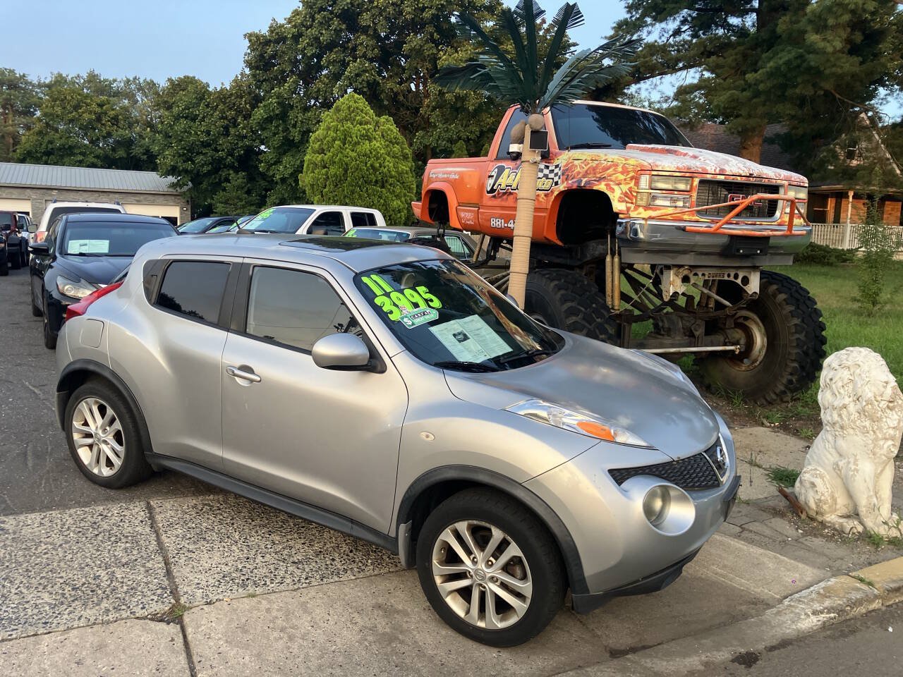 Used 2011 Nissan Juke SV AWD/4WD image 2