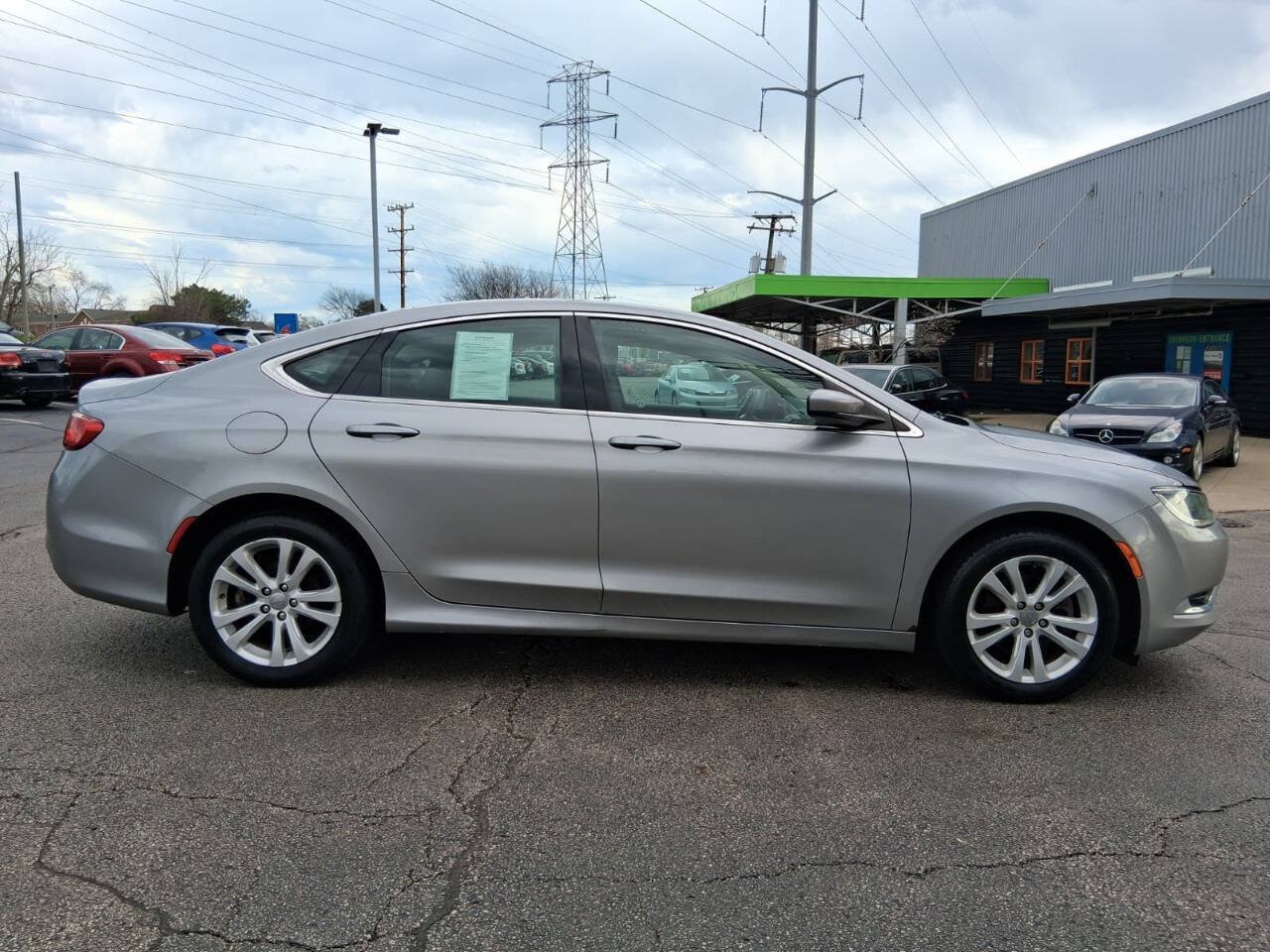 Used 2015 Chrysler 200 Limited FWD image 4