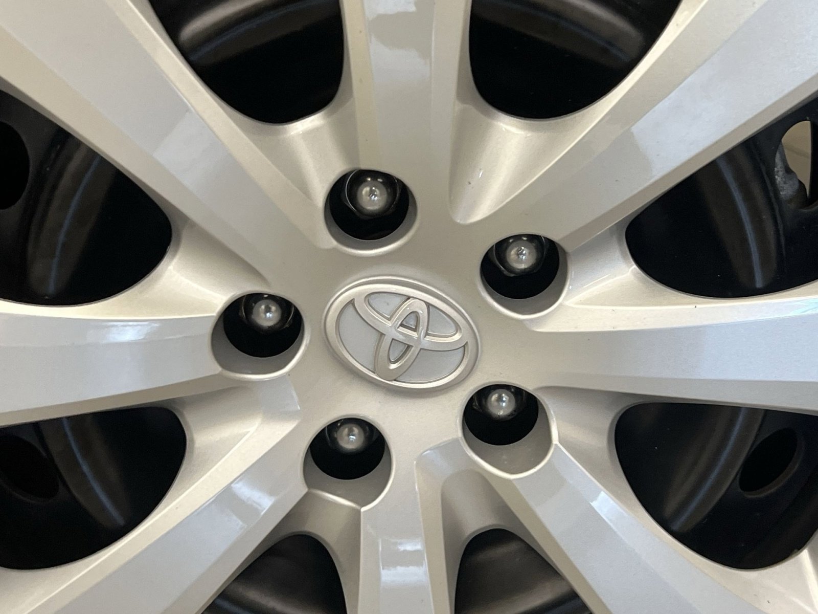 Used 2022 Toyota Corolla LE FWD image 38