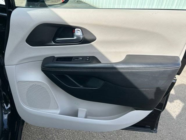Used 2024 Chrysler Pacifica Limited FWD image 54