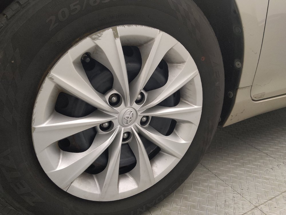 Used 2016 Toyota Camry LE FWD image 31