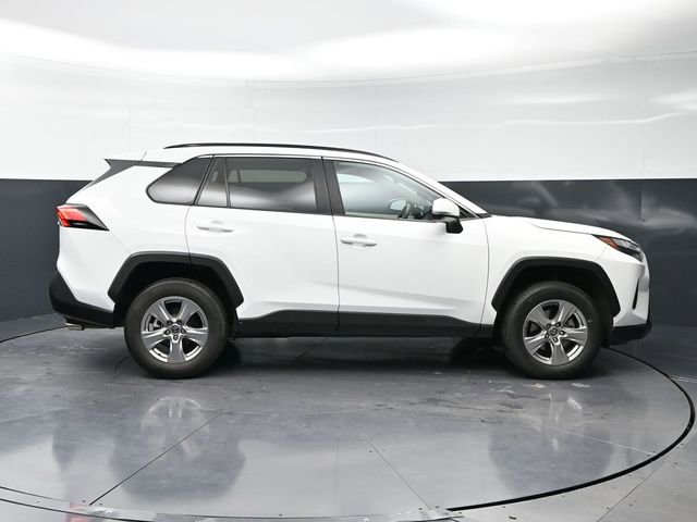 Used 2022 Toyota RAV4 XLE w/ Convenience Package image 4